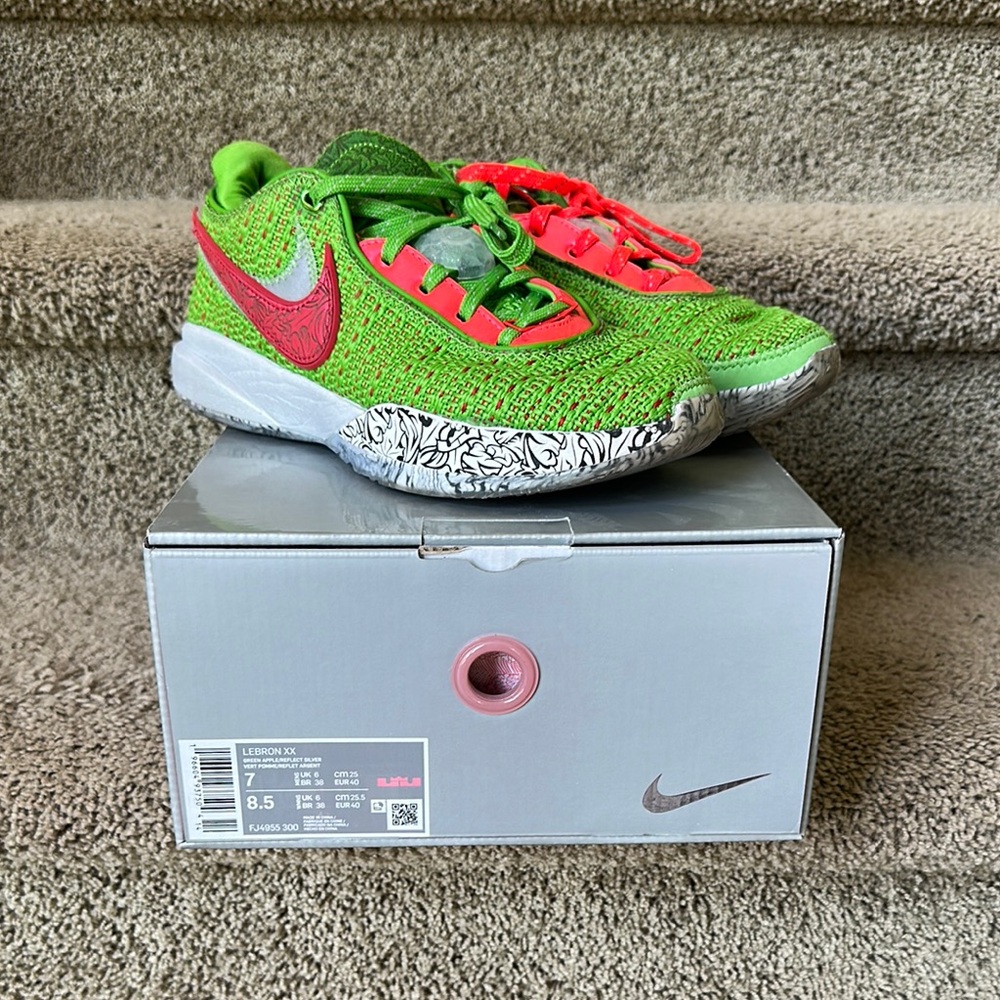 Nike Kids Green and Red Sneakers